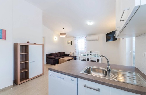 Verunic Apartment | Nice apartment in Veli Rat with house sea view