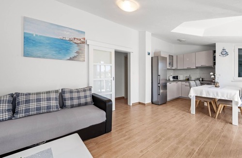 Primosten Apartment | Nice apartment in Vezac with WiFi