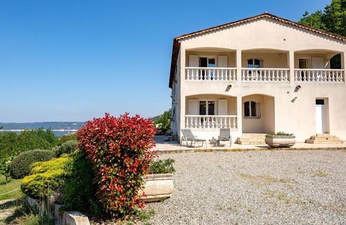 Bauduen Villa | Nice apartment in villa for 6 people with WIFI, TV, balcony, pets allowed and panoramic view