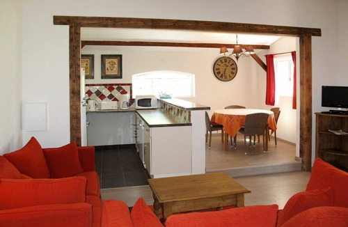 Sigonce Villa | Nice apartment in villa for 8 guests with WIFI, pool, TV, patio and pets allowed