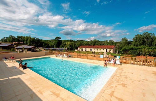 Marminiac House | Nice apartment in villa for 6 guests with WIFI, pool, TV, terrace and pets allowed