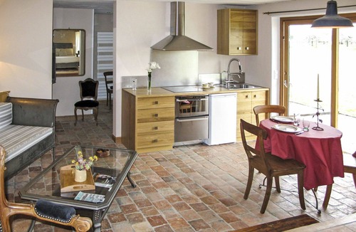 Corbon House | Nice apartment in villa for 3 guests with WIFI, pool, TV, patio and pets allowed