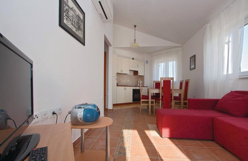 Peroj Apartment | Nice apartment in Vodnjan with WiFi