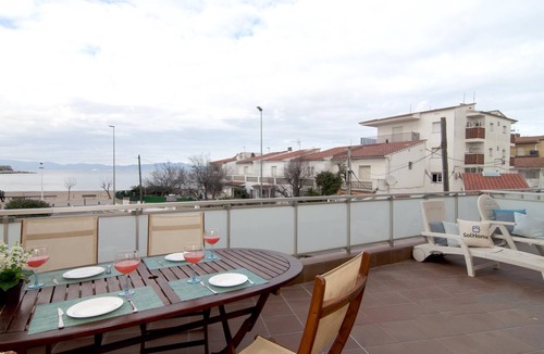 L'Escala Apartment | Nice apartment with large terrace and sea views