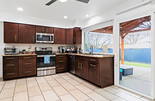 Plano House | Nice Backyard, Family Friendly, King Bed, Foosball, Games, Cornhole, Grill