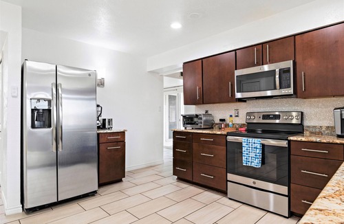Plano House | Nice Backyard, Family Friendly, King Bed, Foosball, Games, Cornhole, Grill