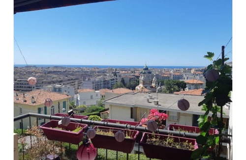 Le Piol Apartment | Nice, bel Appartement Calme Avec un Chat