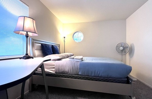 Stockton House | Nice Big Bedroom in 2500 SQFT Single House p2