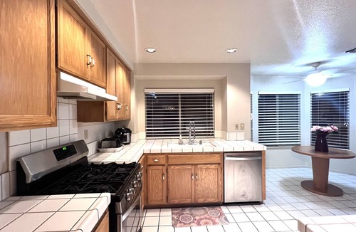 Stockton House | Nice Big Bedroom in 2500 SQFT Single House p2