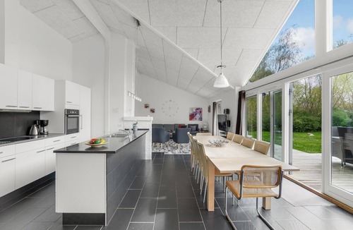 Hoensinge House | Nice big vacation home to be active.