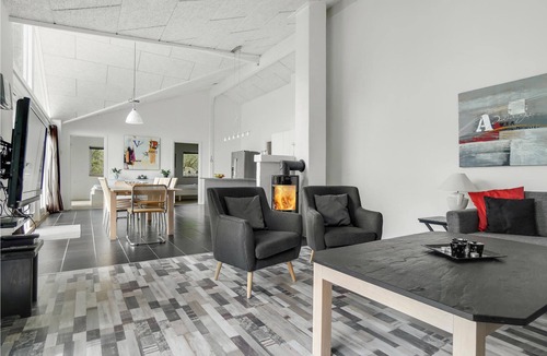 Hoensinge House | Nice big vacation home to be active.