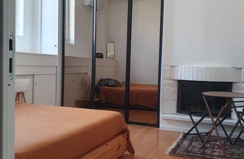 Mantega Bed & Breakfast | Nice bright room in a loft in Nice: Libération district Pets welcome