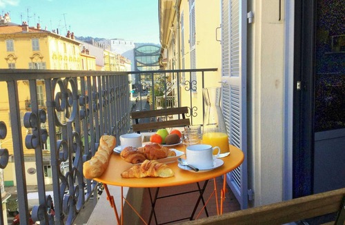 Carabacel Apartment | Nice center - Apartment 2 Bdrms - 2 Baths - AC - Calm and Terrace