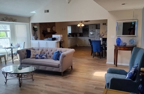 Kansas City House | Nice Centrally Located Home