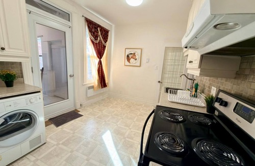 Cote-Des-Neiges—Notre-Dame-De-Grace Apartment | Nice Click to Stay