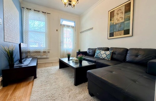 Cote-Des-Neiges—Notre-Dame-De-Grace Apartment | Nice Click to Stay