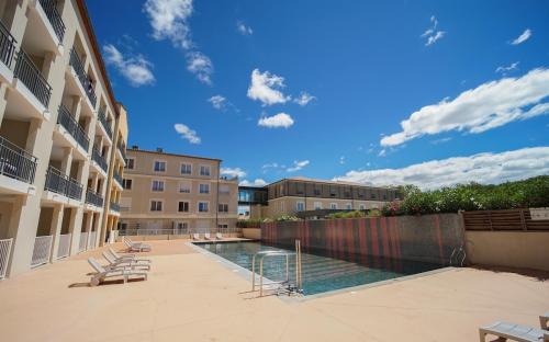 Juvignac Apartment | Nice comfortable pool studio 2 min from MTP