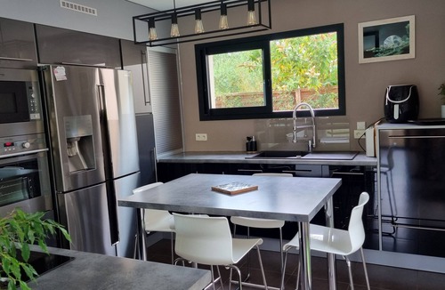 Janze Villa | Nice Contemporary House With Heated Pool and Jacuzzi