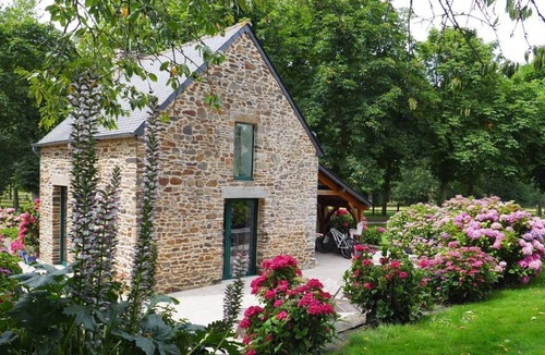 Baguer-Pican Cottage | Nice cottage for 2 people in a former bakery - in the Bay of Mont Saint Michel