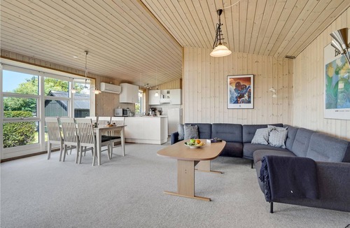 Frolunde House | Nice cottage near the beach.