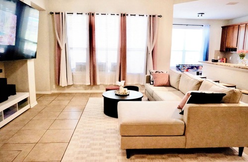 Wetmore House | Nice & Cozy home- Minutes from Six Flags, La cantera Mall, Sea World, Golf Clubs