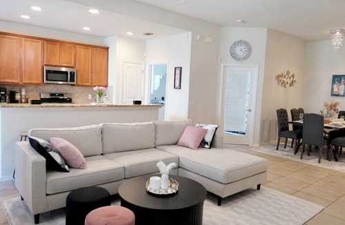 Wetmore House | Nice & Cozy home- Minutes from Six Flags, La cantera Mall, Sea World, Golf Clubs
