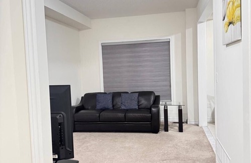 Thorold House | Nice Cozy Room in Thorold, close to Niagara Falls
