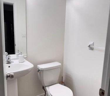 Thorold House | Nice Cozy Room in Thorold, close to Niagara Falls