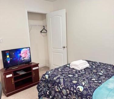 Thorold House | Nice Cozy Room in Thorold, close to Niagara Falls