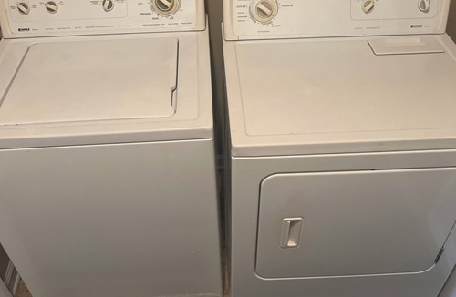 Hiram House | Nice Cozy Room