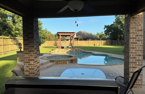 Spring House | Nice Family Friendly, WalMart and HEB & Wallgreens Walking, Iron Man