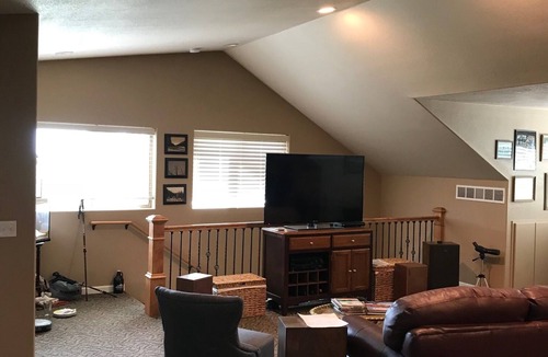 Riverton House | NICE finished loft area above garage.