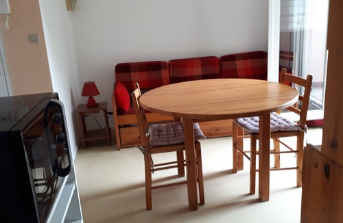 Saint-Marc-sur-Mer Apartment | Nice flat. 2 rooms, 2 adults 2 children, 20 meters from the beach, balcony, park