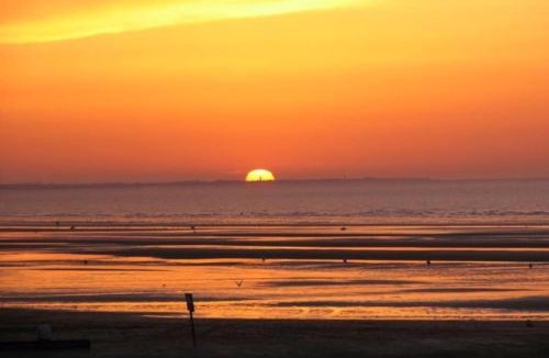 Cabourg Apartment | NICE FLAT 400 m FROM BEACH & CENTER