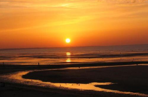Cabourg Apartment | NICE FLAT 400 m FROM BEACH & CENTER