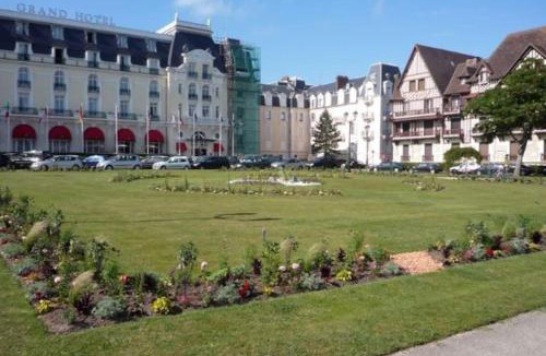Cabourg Apartment | NICE FLAT 400 m FROM BEACH & CENTER