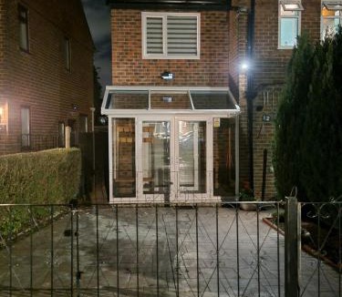 Broadheath Apartment | Nice flat for stay in and rest