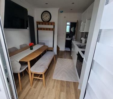 Broadheath Apartment | Nice flat for stay in and rest