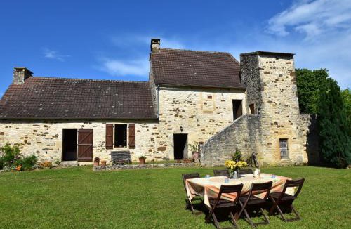 Montclera House | Nice holiday home with tennis court