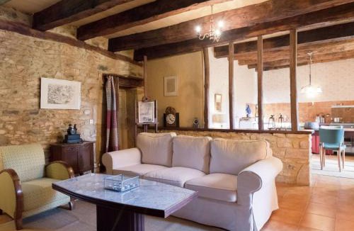Montclera House | Nice holiday home with tennis court
