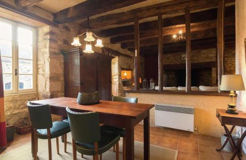 Montclera House | Nice holiday home with tennis court