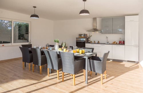 Valbandon House | Nice holiday home with heated pool near the sea