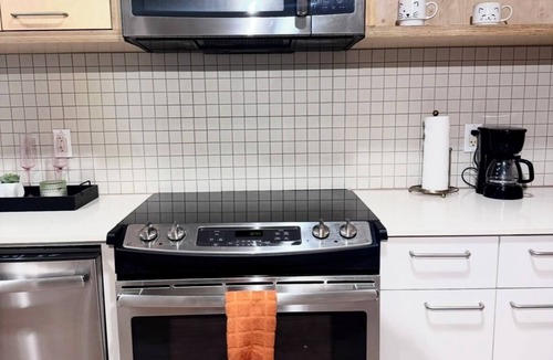 Glendale Apartment | Nice Hollywood Blvd. Apartment with FREE PARKING
