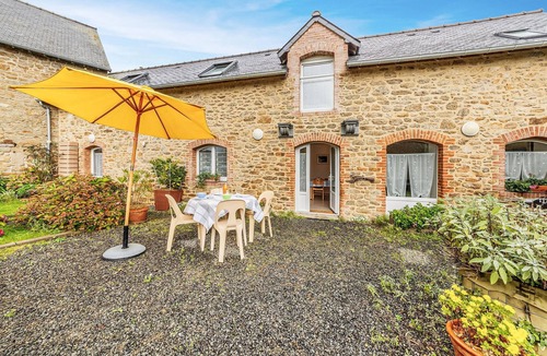 Saint-Meloir-des-Ondes House | Nice home in Saint-Méloir-des-Ondes with WiFi