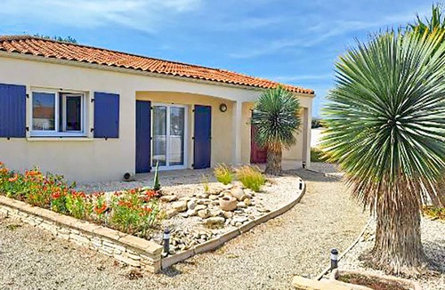 Sainte-Gemme-la-Plaine House | Nice home in Sainte-Gemme-La-Plaine