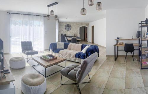 Sainte-Gemme-la-Plaine House | Nice Home In Sainte-Gemme-La-Plaine