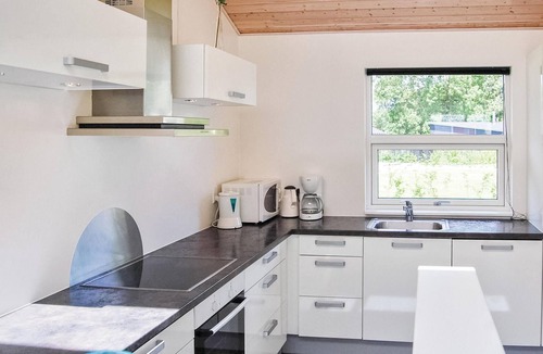 Aabenraa House | Nice home in Aabenraa with kitchen