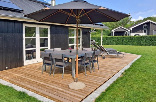 Aabenraa House | Nice home in Aabenraa with kitchen