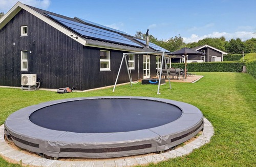 Aabenraa House | Nice home in Aabenraa with kitchen