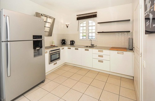 Aigues-Mortes House | Nice home in Aigues-Mortes with kitchen
